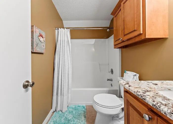 Holiday home 3br-pets-yard -bay Access -wi-fi *