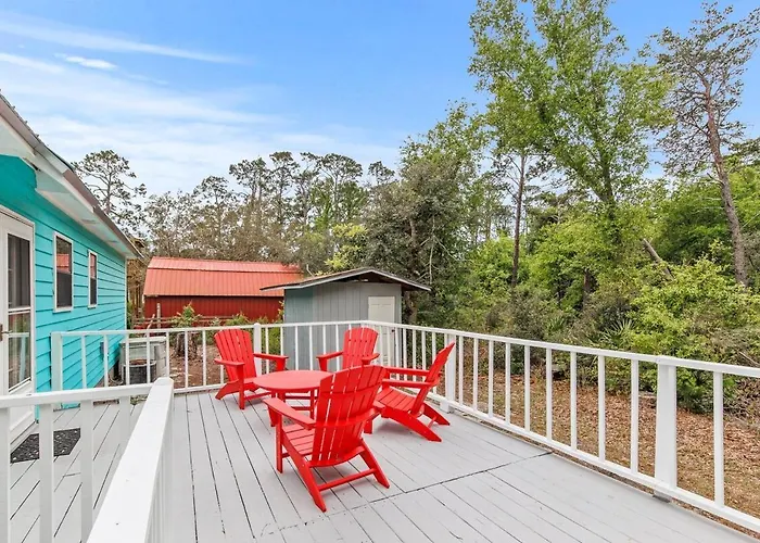 Holiday home 3br-pets-yard -bay Access -wi-fi *